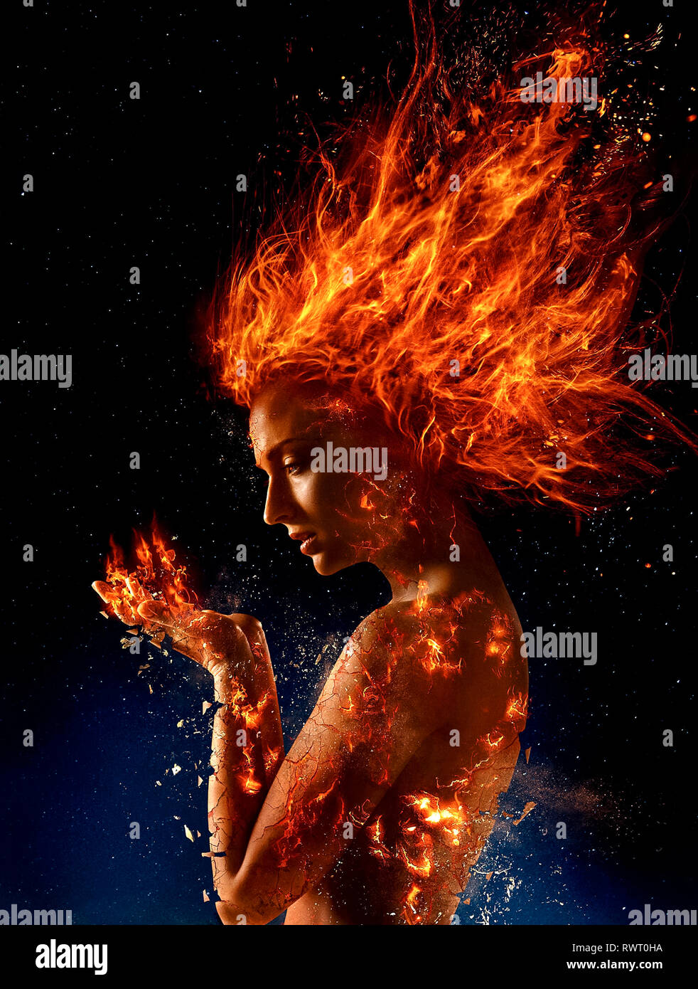 Dark Phoenix (2019) unter der Regie von Simon Kinberg und Hauptdarsteller Sophie Turner, Jennifer Lawrence und James McAvoy. Jean Grey erliegt der dunklen Seite der Macht und wird zum Dark Phoenix. Kann die X-Männer speichern? Stockfoto