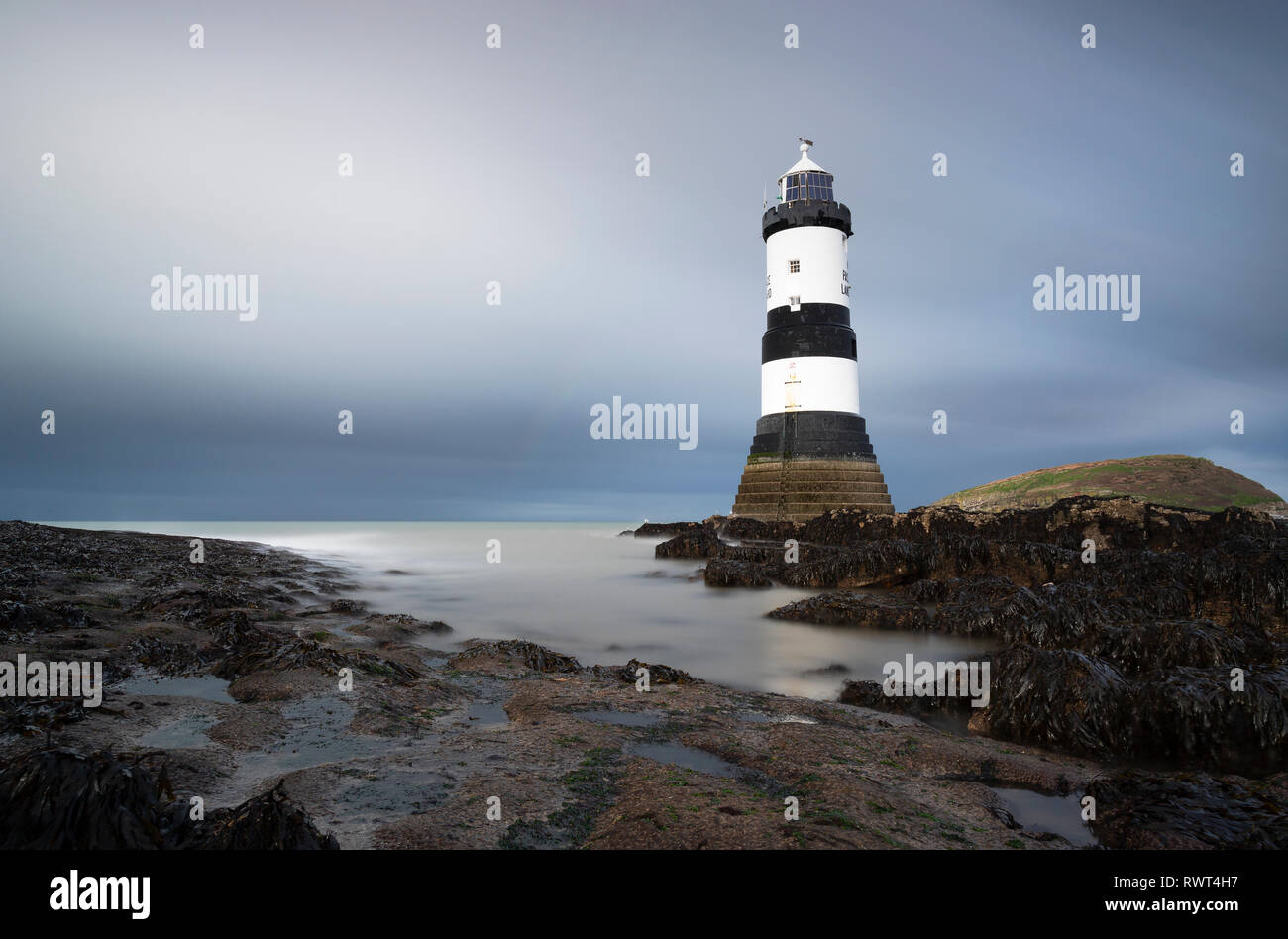 Foto: © Jamie Callister. Penmon Leuchtturm, Anglesey, Nordwales, 4. März 2019. Stockfoto