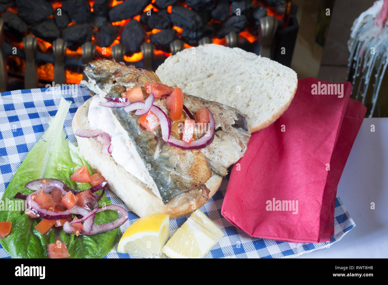 Classic Street Food von Istanbul, Balik ekmek, Türkisch, Fisch und Brot Stockfoto