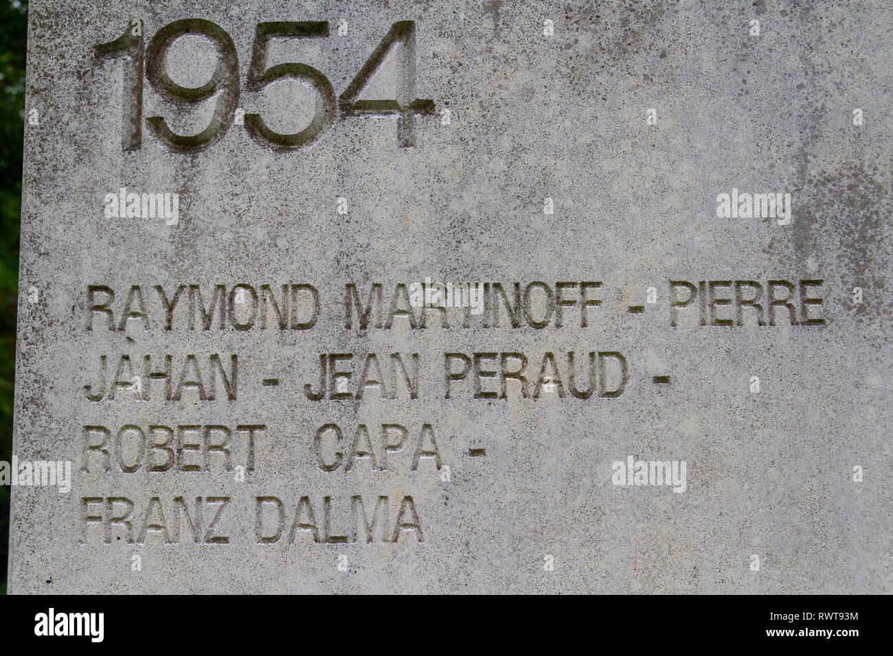 Die Allee der Eingeschriebenen memorial Bausteine im Mémorial des Journalisten in Bayeux, Normandie, Frankreich. Stockfoto