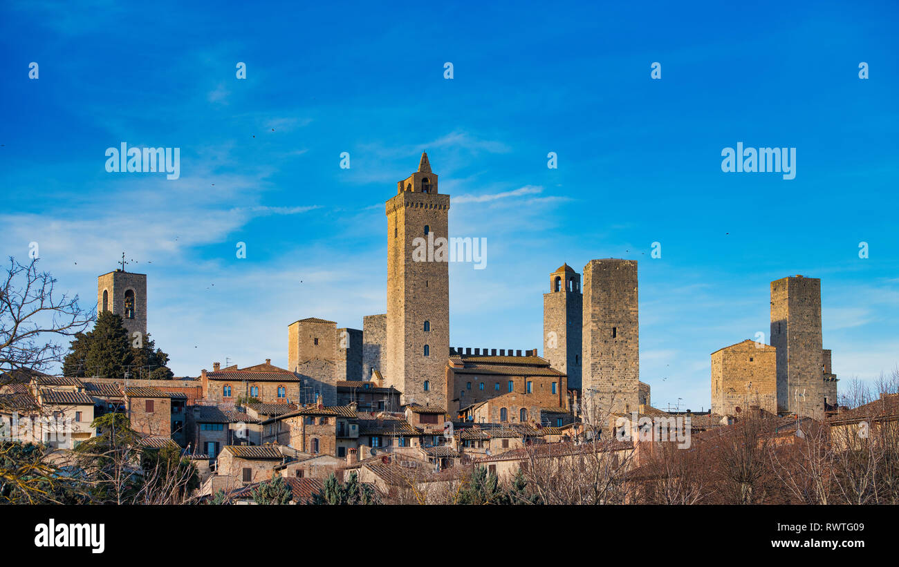 Das mittelalterliche Dorf von San Gimignano mit ihren berühmten Türmen. in der Toskana, Italien Stockfoto