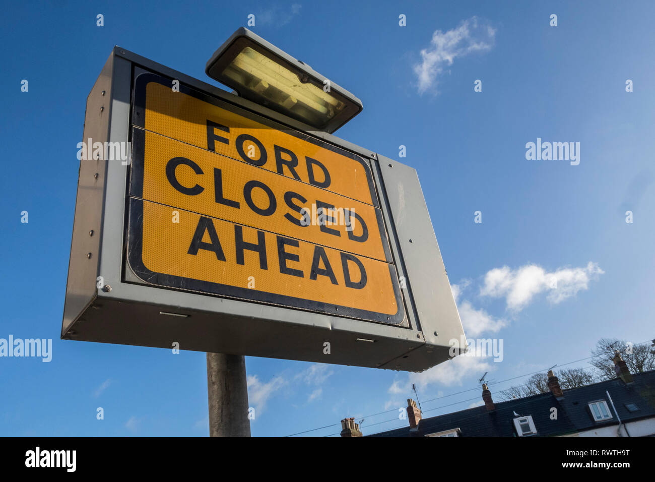 Ford geschlossen vor Zeichen, Sidmouth, Devon. Stockfoto