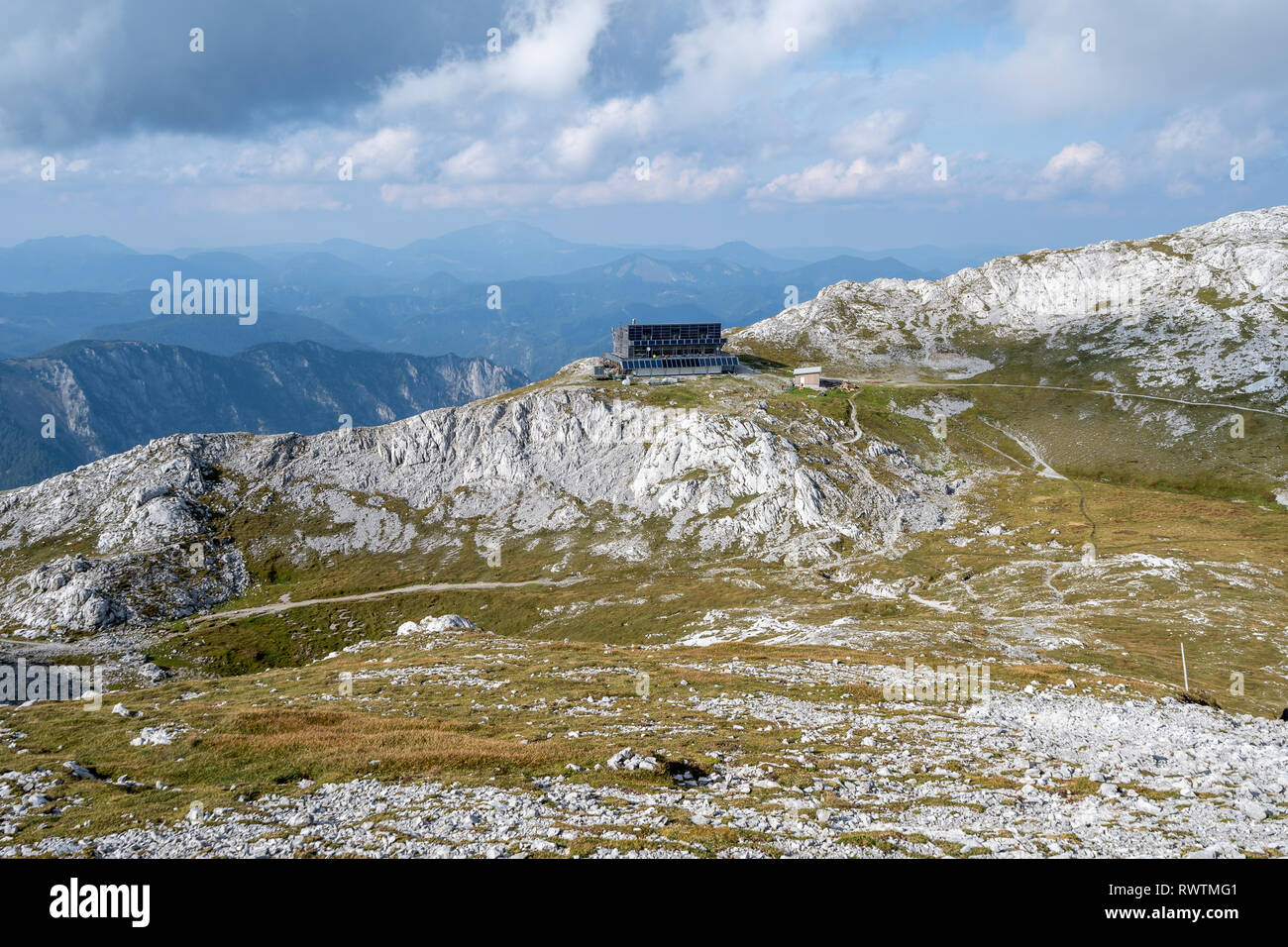 Ein Blick auf das schiestlhaus auf der Oberseite des Hochschwab Berg in Österreich Stockfoto