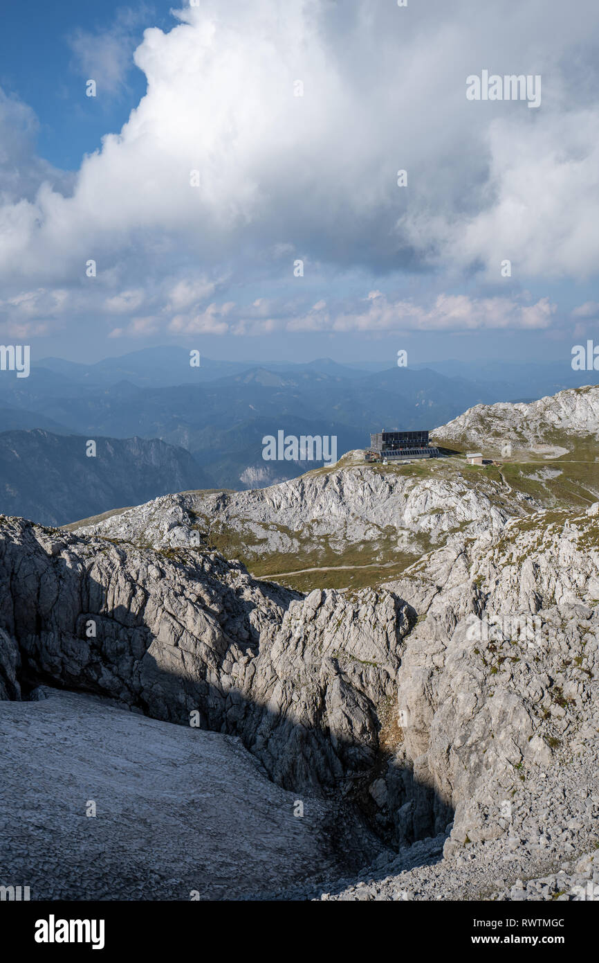 Ein Blick auf das schiestlhaus auf der Oberseite des Hochschwab Berg in Österreich Stockfoto