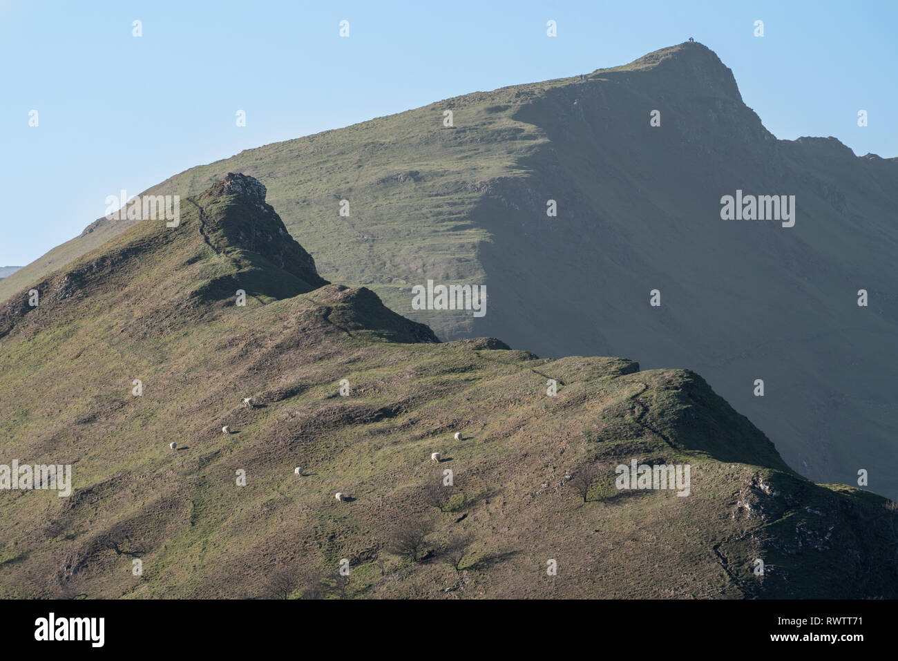 Sonnenuntergang am Parkhaus Hügel und Chrom Hügel von Hitter Hügel im Peak District National Park. Stockfoto