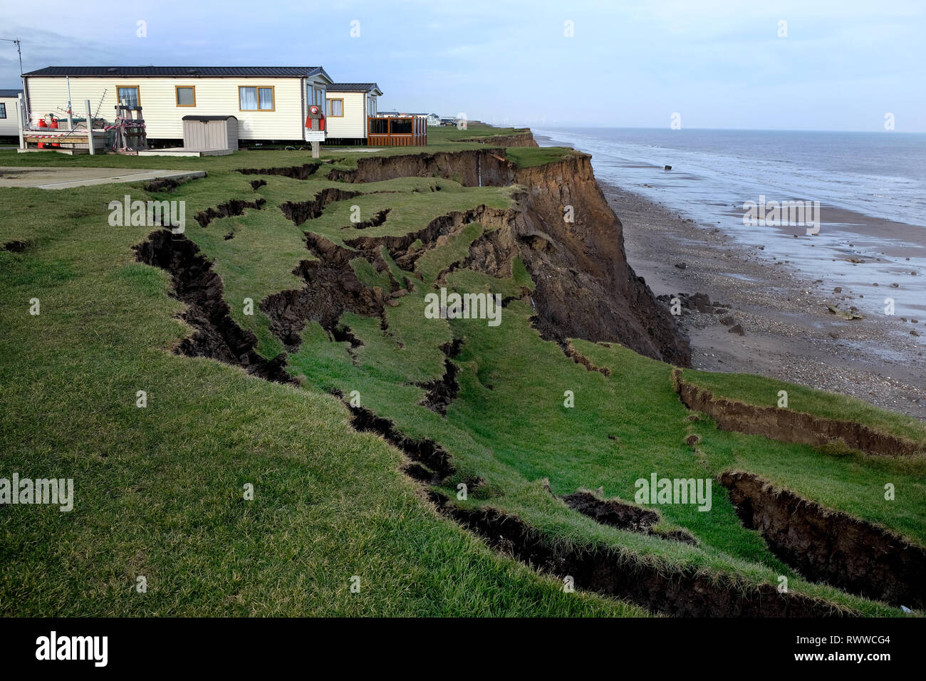 Sehr ernste Küsten clay Cliff Erosion an der Ostküste von Yorkshire, UK. Stockfoto
