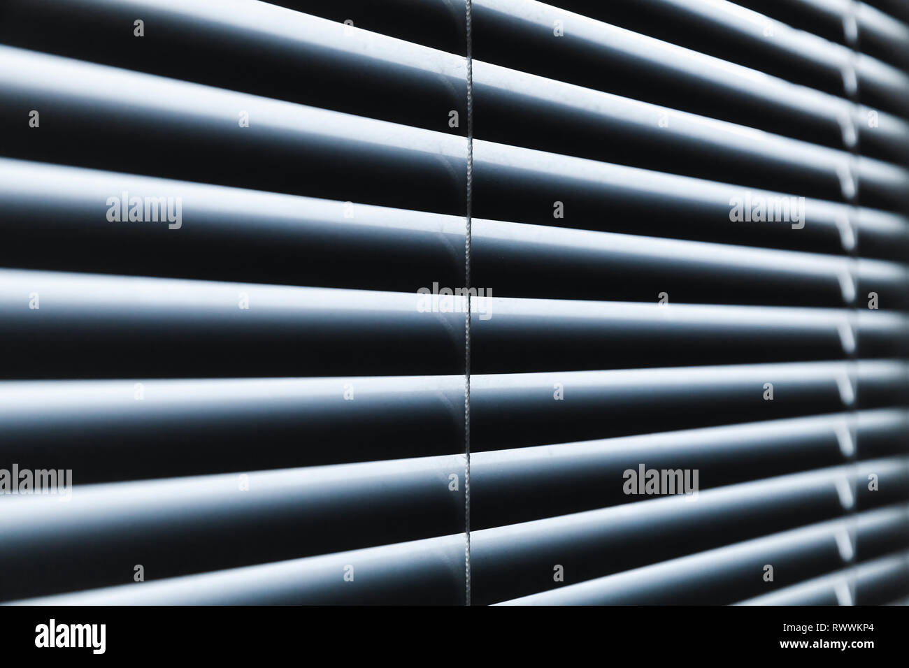 Geschlossene horizontale Jalousien, Nahaufnahme Hintergrund Foto Stockfoto