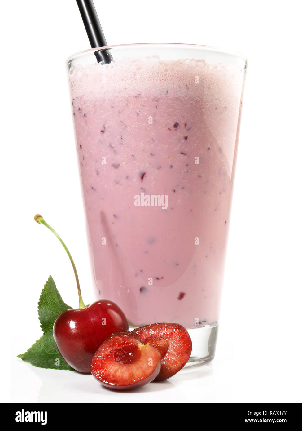 Cherry Milchshake auf weißem Hintergrund Stockfoto
