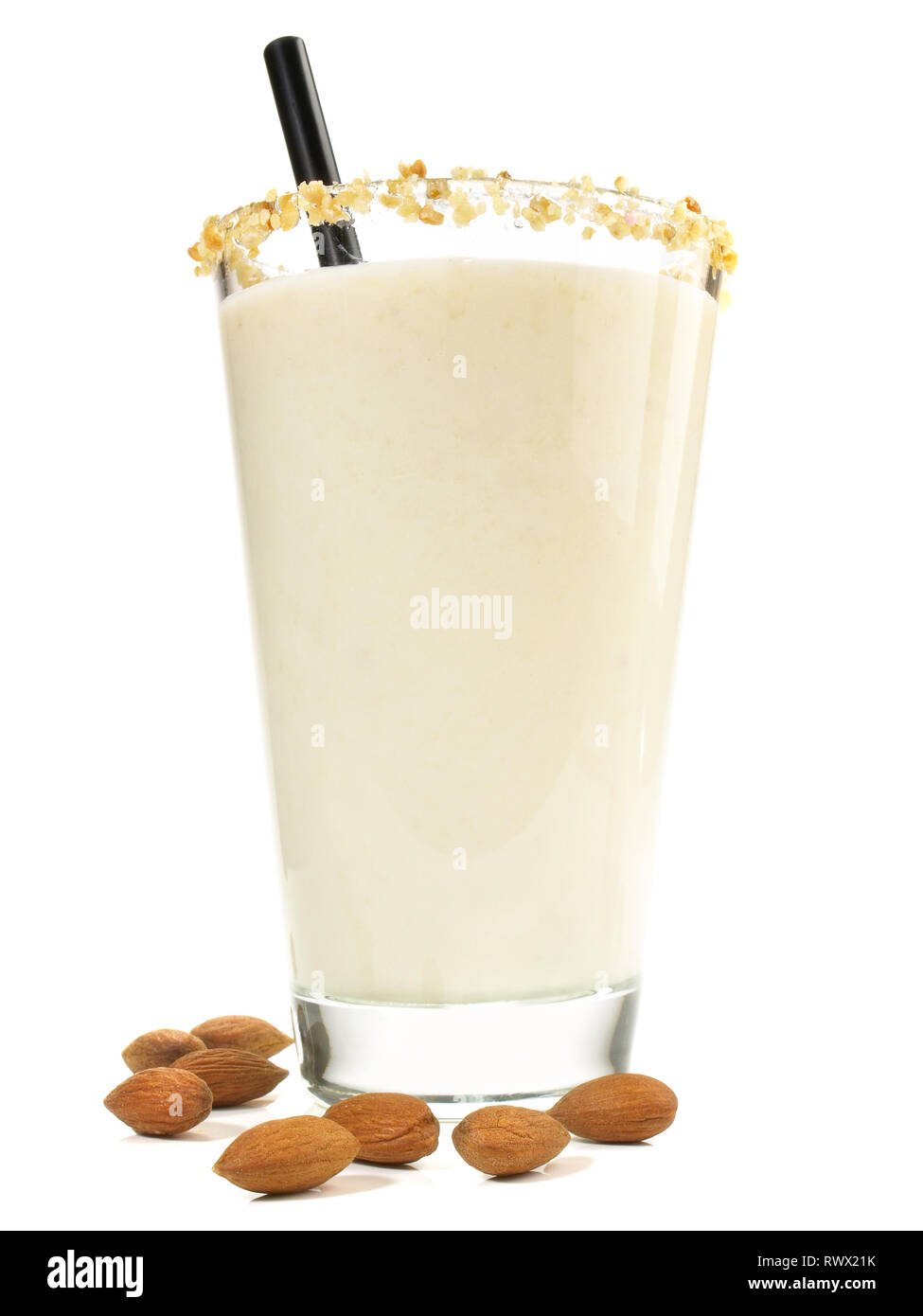 Mandel Milchshake auf weißem Hintergrund Stockfoto