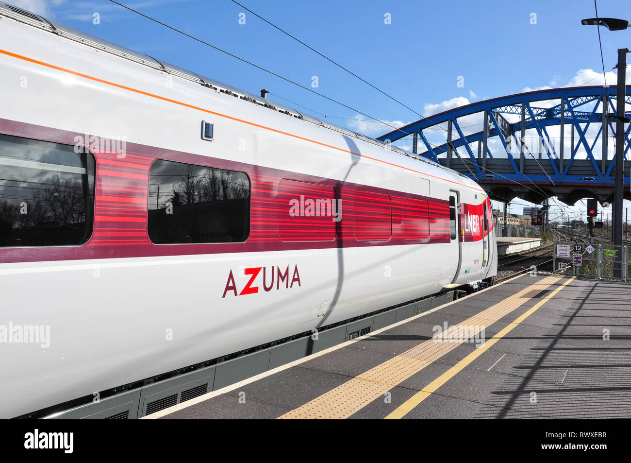 LNER Klasse 800 Azuma auf Test in Peterborough, Cambridgeshire, England, Grossbritannien starten Stockfoto