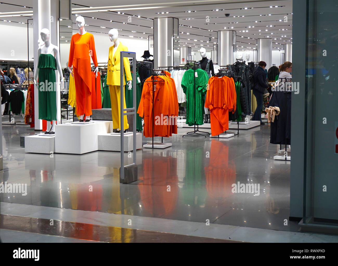 Zara Shop Front Stockfotos Und Bilder Kaufen Alamy