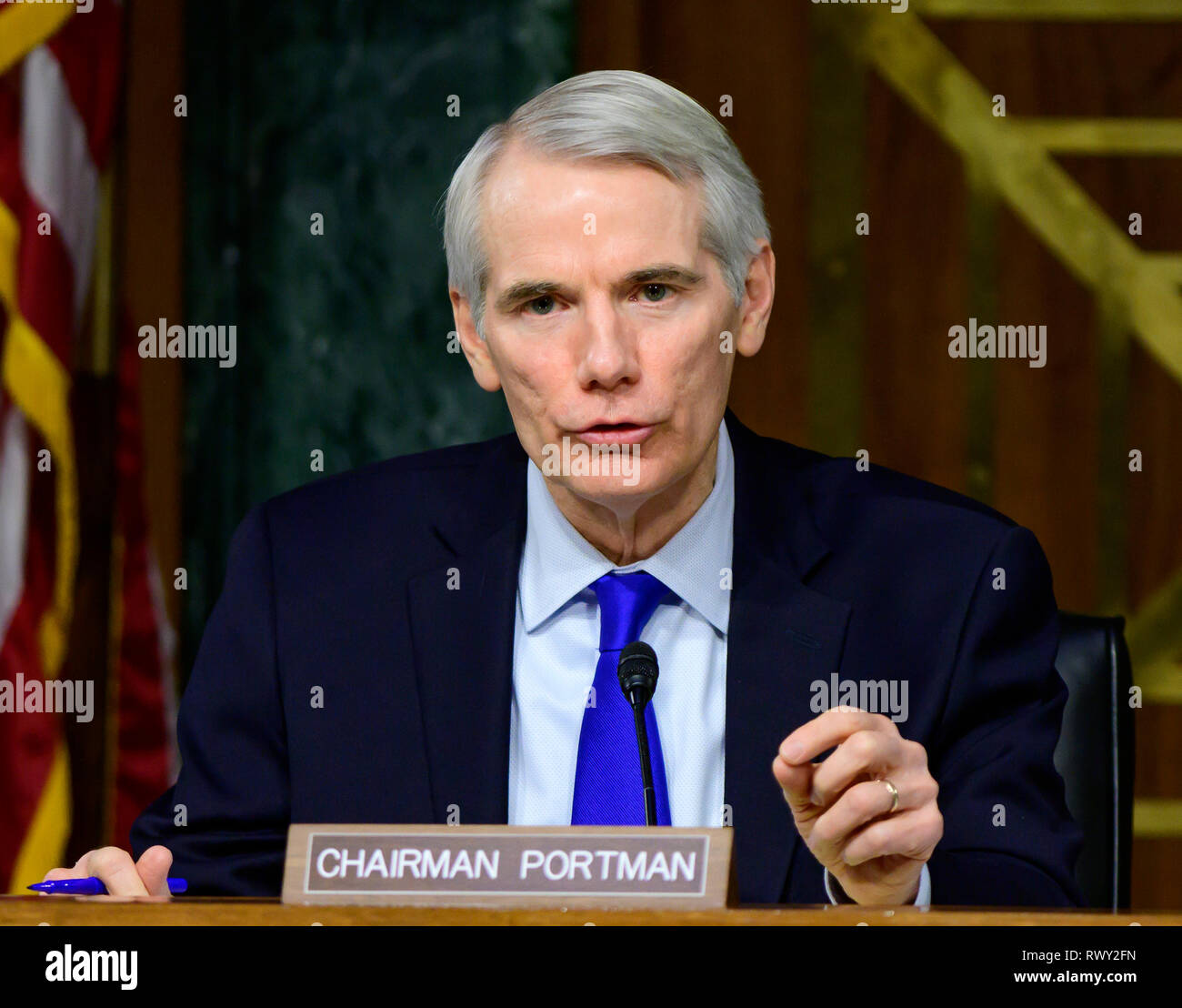 United States Senator Rob Portman (Republikaner aus Ohio) Fragen zeugen, wie sie vor dem US-Senat Ausschusses für Innere Sicherheit und staatliche Angelegenheiten ständigen Unterausschuss für Untersuchungen bezeugen, im Rahmen einer Anhörung zum Thema "Die Prüfung des privaten Sektors Datenschutzverstöße' auf dem Capitol Hill in Washington, DC am Donnerstag, 7. März 2019. Credit: Ron Sachs/CNP/MediaPunch Stockfoto