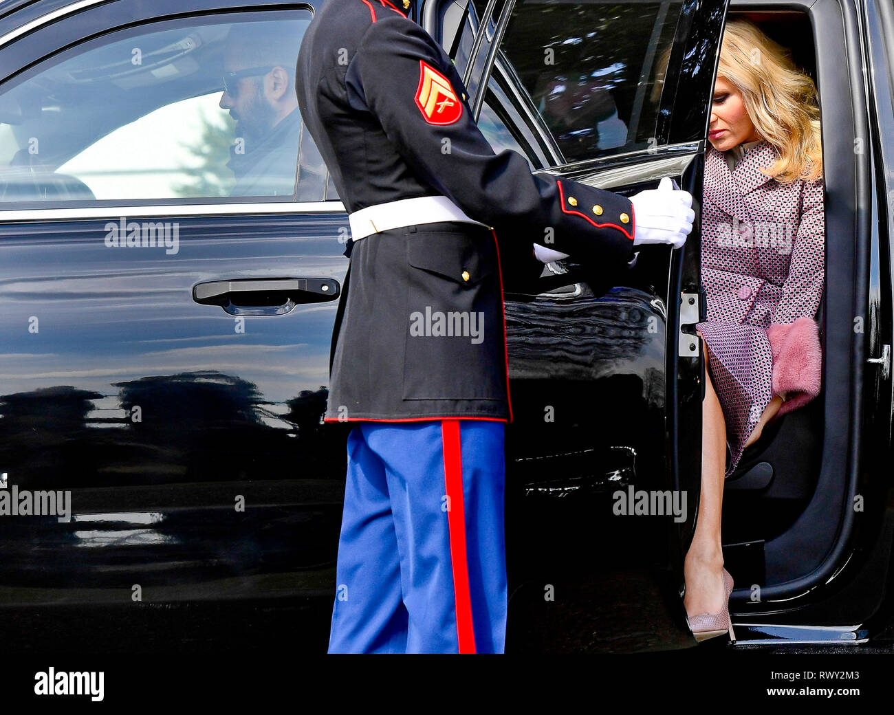 Washington United States 07 Mar 2019 Monika Babisova Frau Des Tschechischen Ministerprasidenten Andrej Babis Erhalt Aus Einem Auto Vor Dem Weissen Haus In Washington Usa 7 Marz 2019 Bei Einem Besuch Auf