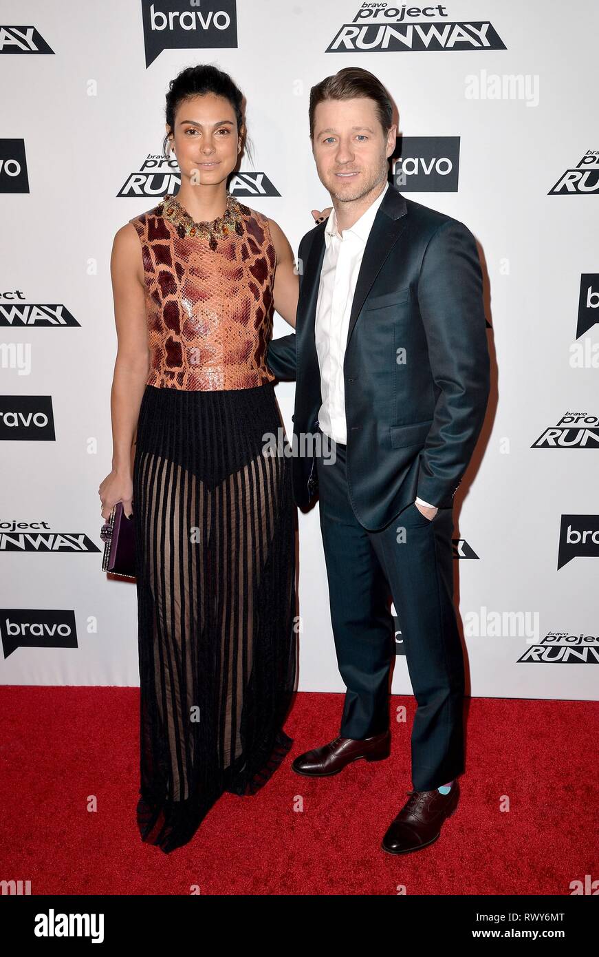 New York, NY, USA. 7 Mär, 2019. Morena Baccarin, Benjamin McKenzie in der Ankunftshalle für Projekt Runway kehrt in die Bravo, Vandal, New York, NY, 7. März 2019. Credit: Kristin Callahan/Everett Collection/Alamy leben Nachrichten Stockfoto