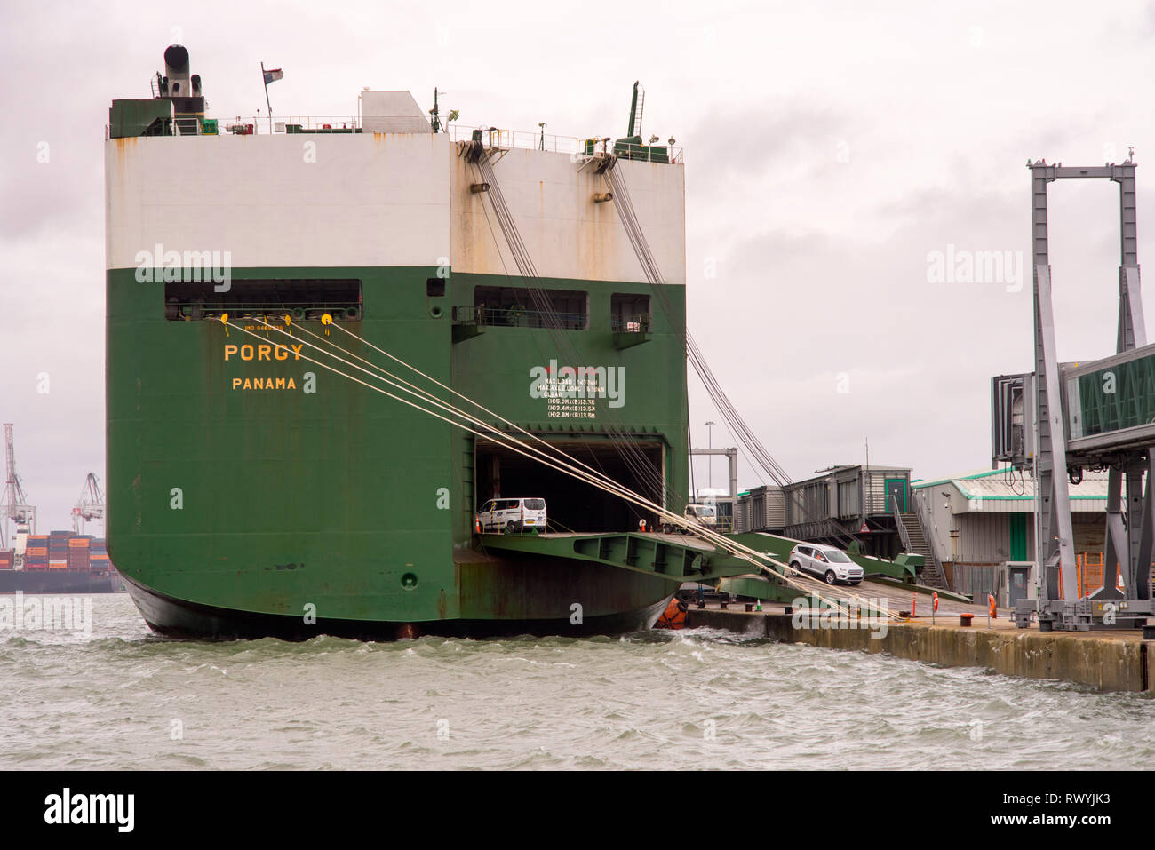 Fahrzeug carrier Schiff Porgy" von Wallenius Wilhelmsen in Southampton Western Docks betrieben Stockfoto