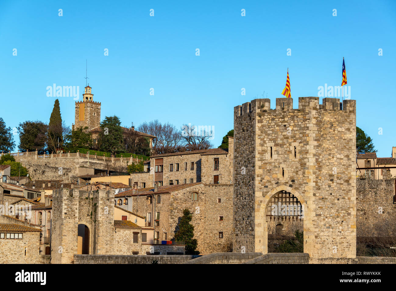 Eingang zu den schönen mittelalterlichen Stadt Besalu, Spanien Stockfoto