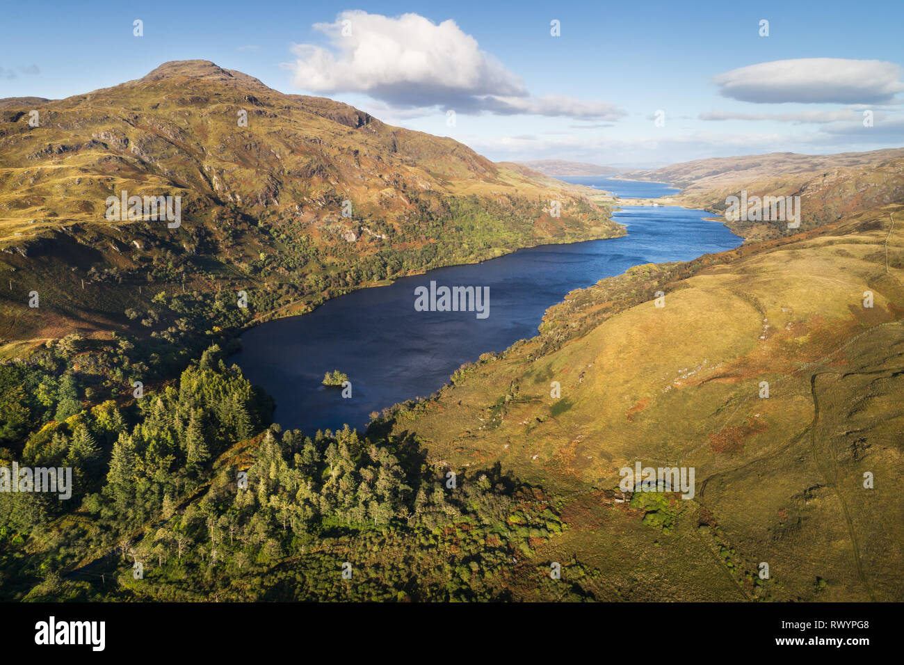 Luftbild des Loch Uisg und Loch Spelve von oberhalb des Dorfes Loch Buie auf der Hebriden Insel Mull. Stockfoto