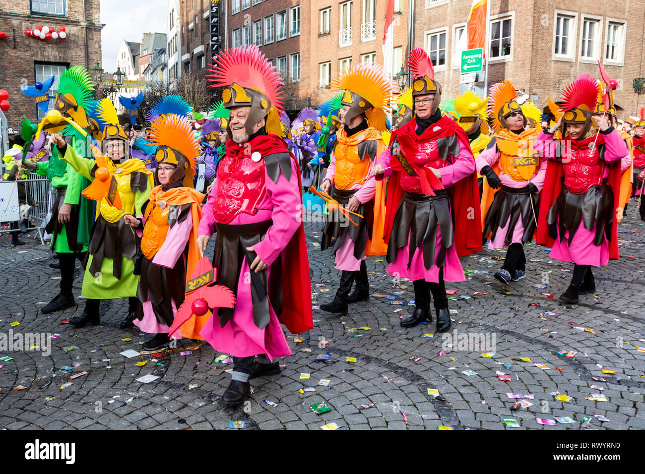 Düsseldorf, Deutschland. Vom 4. März 2019. LGBT-Karneval Gruppe KG Regenbogen. Die jährlichen Rosenmontag (Rose Montag oder Rosenmontag) Carnival Parade findet in Düsseldorf. Stockfoto