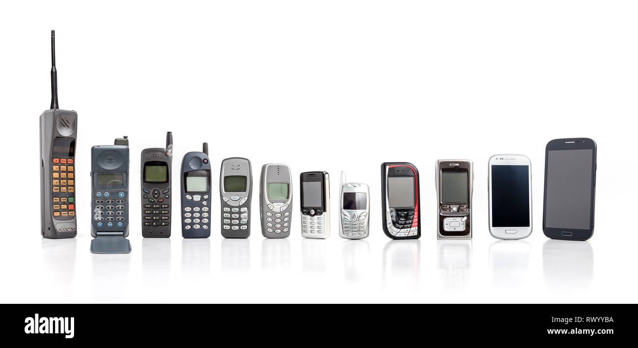 Altes Handy aus der Vergangenheit auf weißem Hintergrund zu präsentieren. Stockfoto
