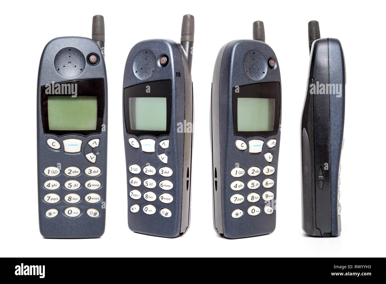 Altes Mobiltelefon auf weißem Hintergrund. Stockfoto