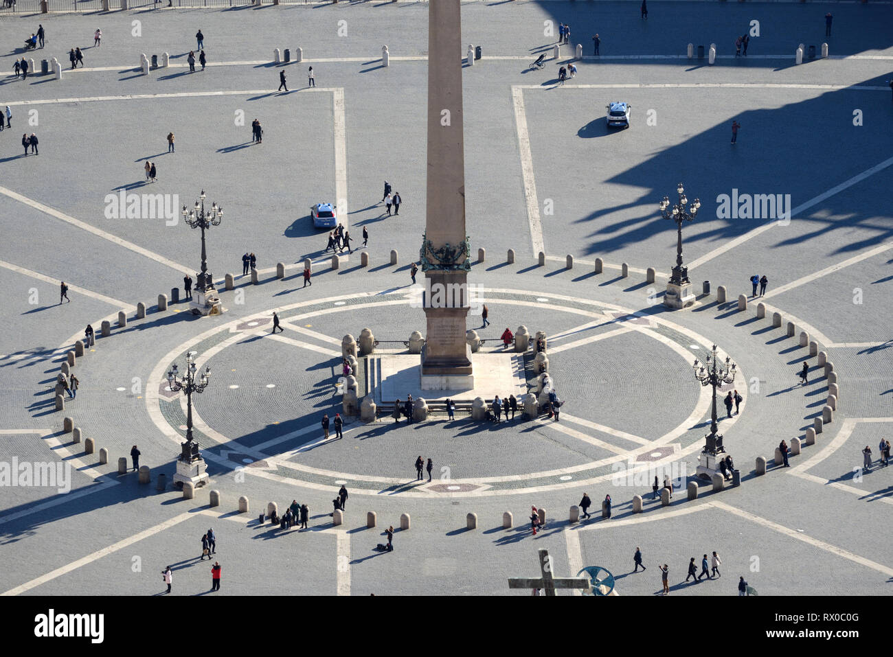 Luftbild oder High-Angle Blick auf Saint Peters Square & Ägyptische Obelisk von der Kuppel des Petersdoms Rom Italien Stockfoto