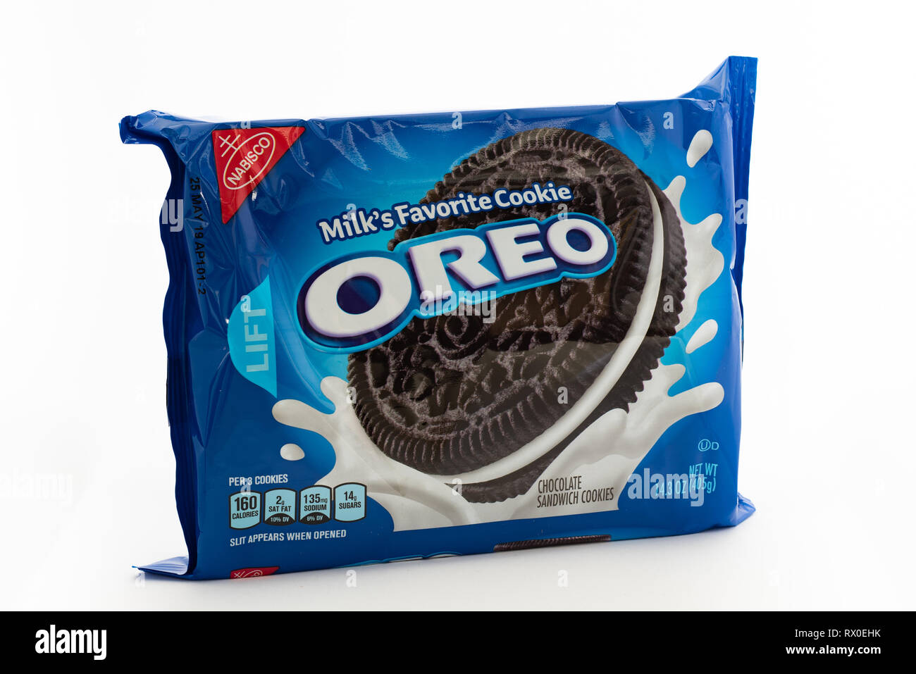 Eine helle blaue Verpackung der traditionellen Oreo Cookies, die Milch Favorite Cookie Stockfoto