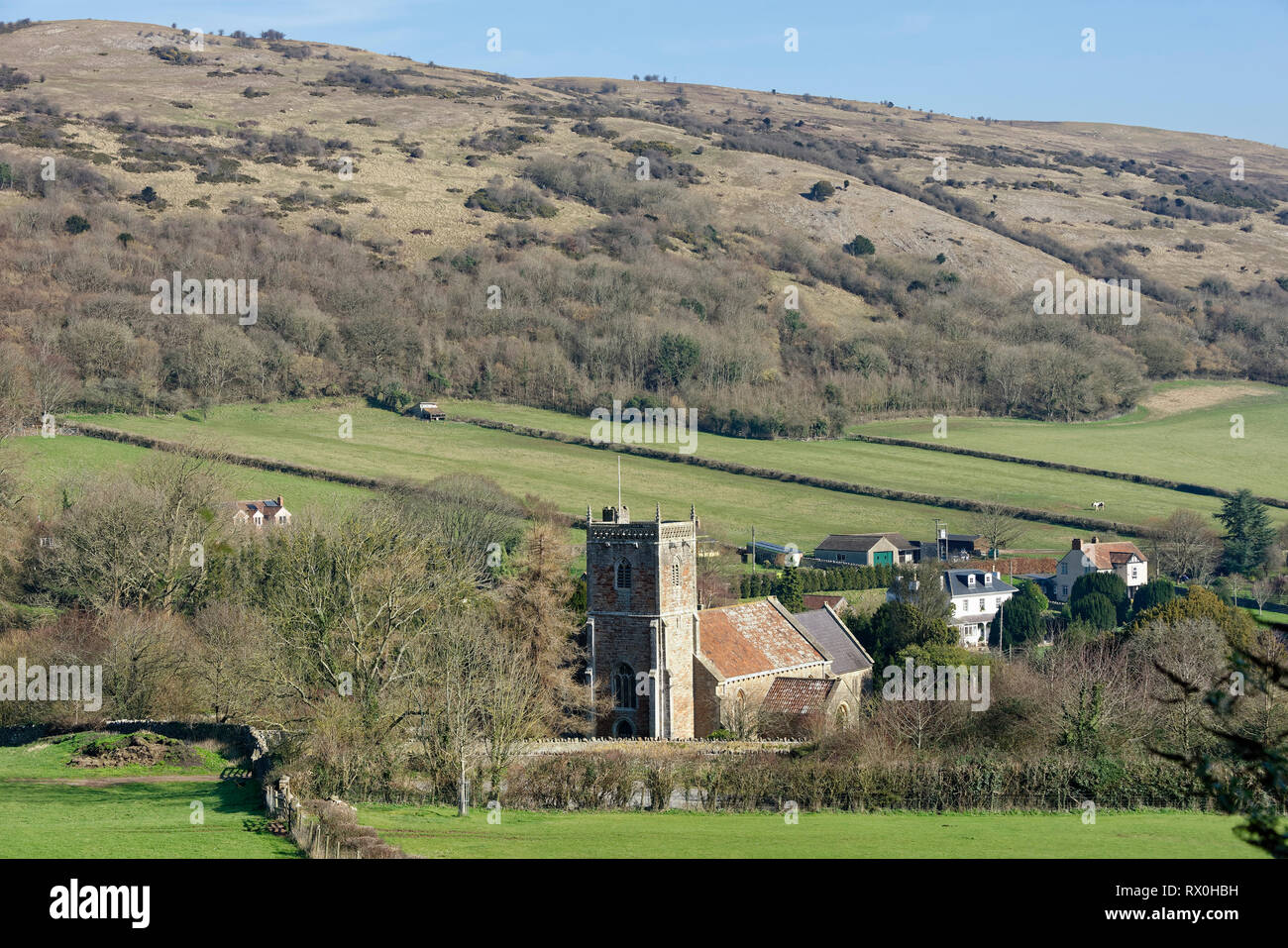 Compton Bishop & Schwanken nach unten, Somerset, Großbritannien mit 13 Grad I St Andrews Kirche aufgeführt Stockfoto