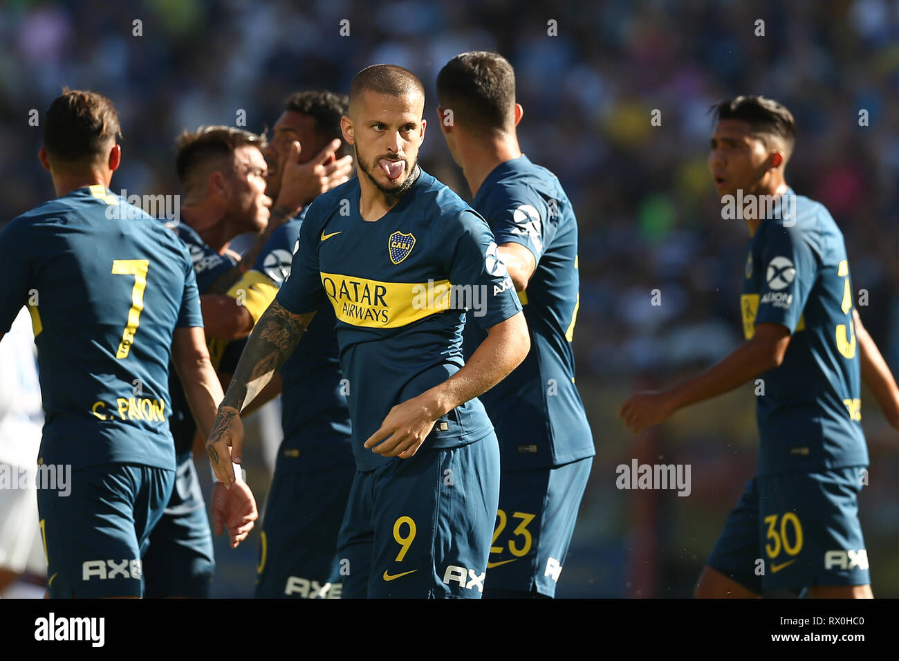 Buenos Aires, Argentinien - 01. Oktober 2018: Dario Benedetto feiert sein Ziel mit der tonge in Buenos Aires, Argentinien Stockfoto