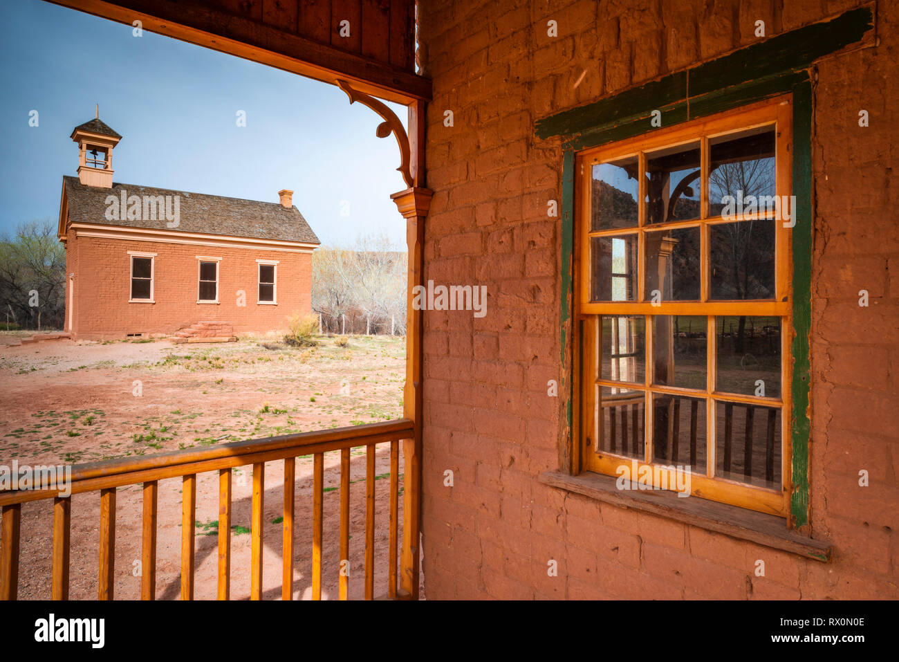 Alonzo Russell adobe Haus (in dem Film "Butch Cassidy und Sundance Kid") und Schulhaus empfohlene, Grafton Geisterstadt, Utah USA Stockfoto