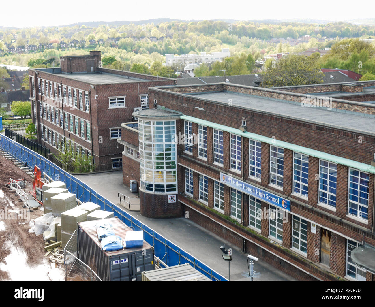 Bau von Thistley Hough, Reiterhof Penkhull, Stoke-on-Trent, Großbritannien. 2012. Übersicht der alten Art déco-Schule, die es ersetzt. Stockfoto
