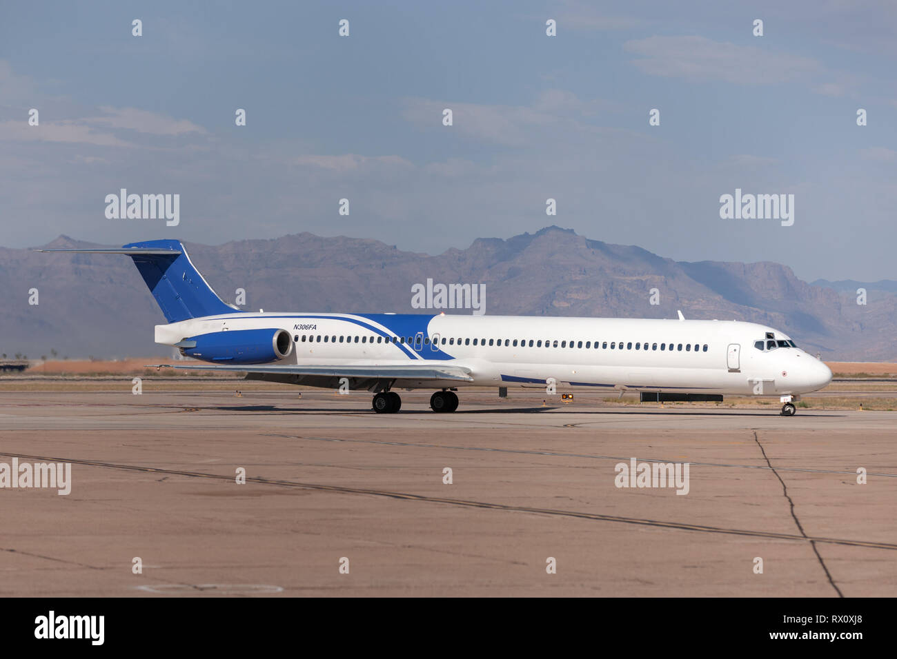 McDonnell Douglas MD-83 (DC -9-83) Flugzeuge N306 FA durch Falcon Air Express bei Phoenix - MESA Einfahrt-Flughafen betrieben. Stockfoto