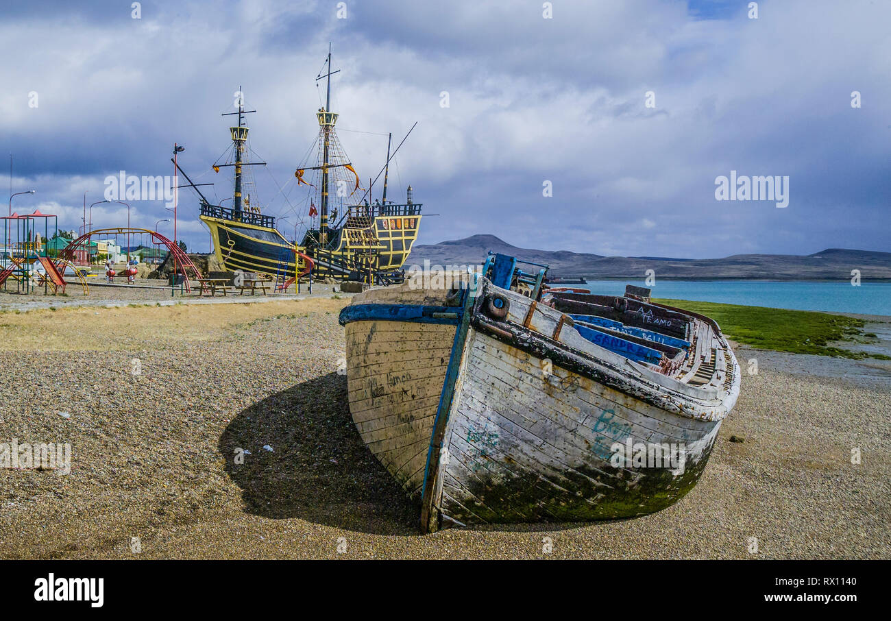 SAN JULIAN, Argentinien. Replik von Magellans Schiff Victoria, das im Winter 1520 hier während der ersten Weltumrundung in Geschichte Stockfoto