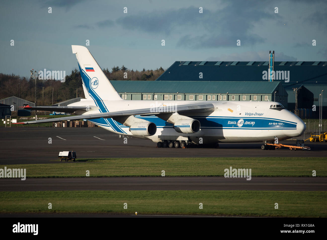 Prestwick, Großbritannien. März 2019. Der russische Riese, bekannt als Antanov 124-100 Commercial Transport Aircraft gesehen am Prestwick International Airport. Stockfoto