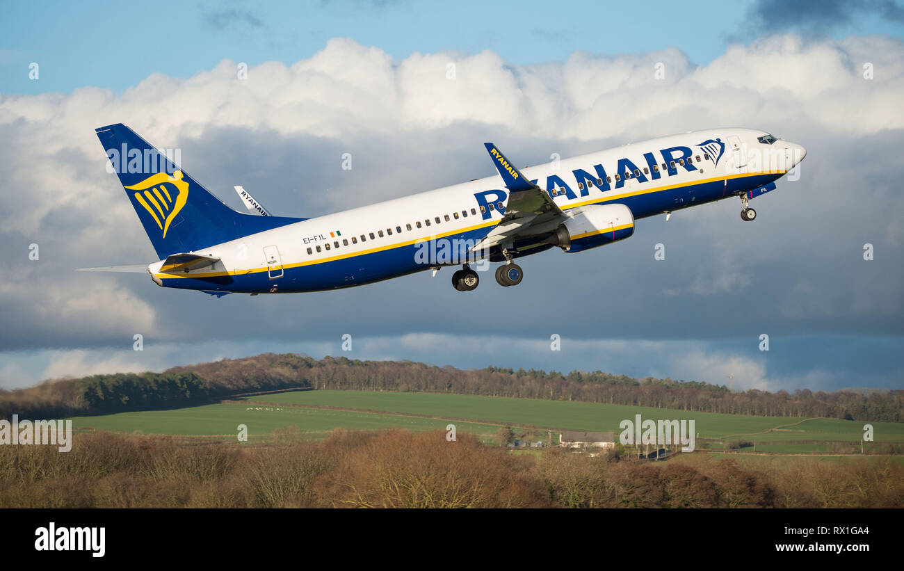 Prestwick, Großbritannien. Vom 7. März 2019. Ryanair Boeing 737-8 ALS (Reg: EI-FIL) Abflug Prestwick International Airport. Dieses Flugzeug ist eine der nächsten Generation Stockfoto