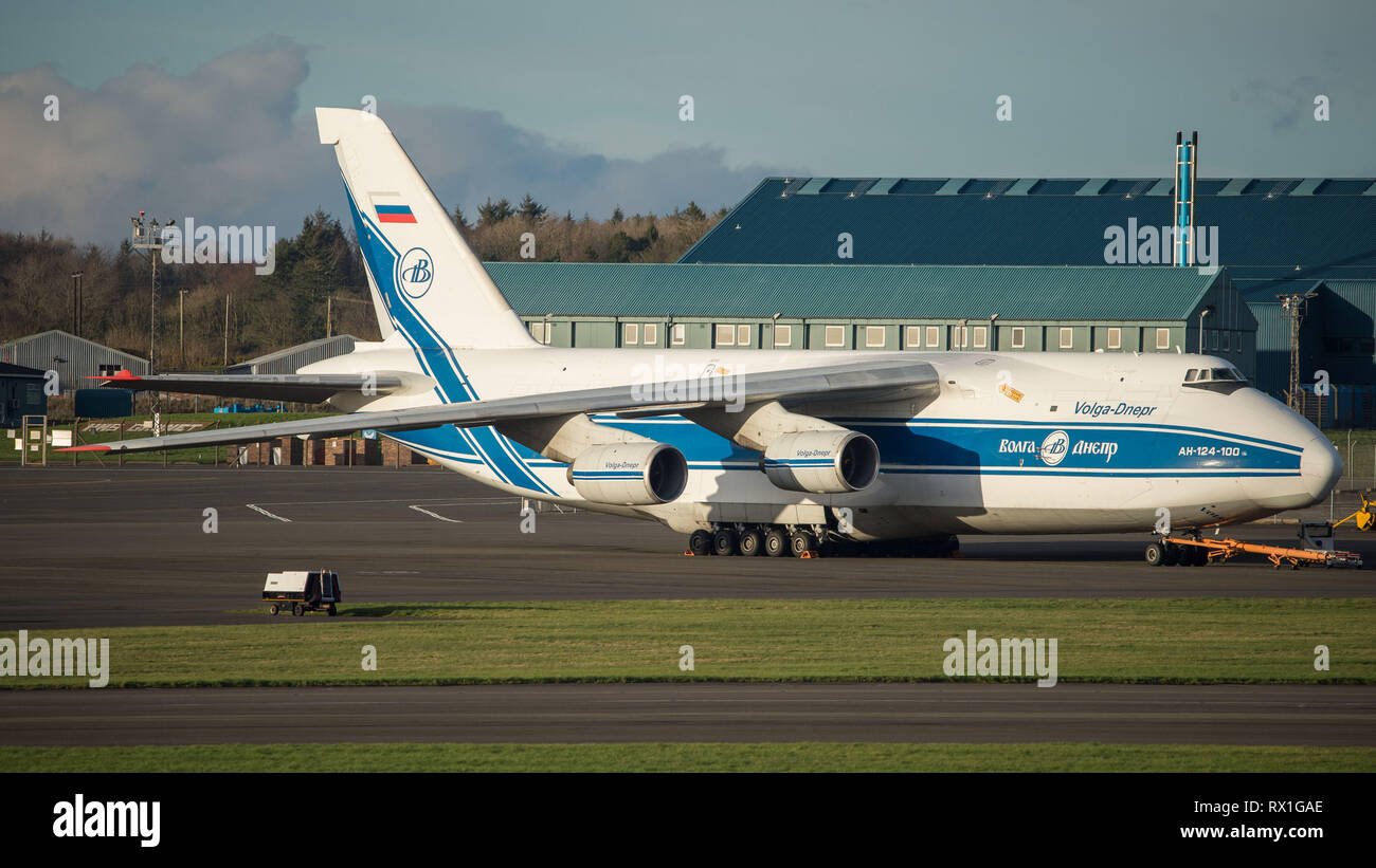 Prestwick, Großbritannien. März 2019. Der russische Riese, bekannt als Antanov 124-100 Commercial Transport Aircraft gesehen am Prestwick International Airport. Stockfoto