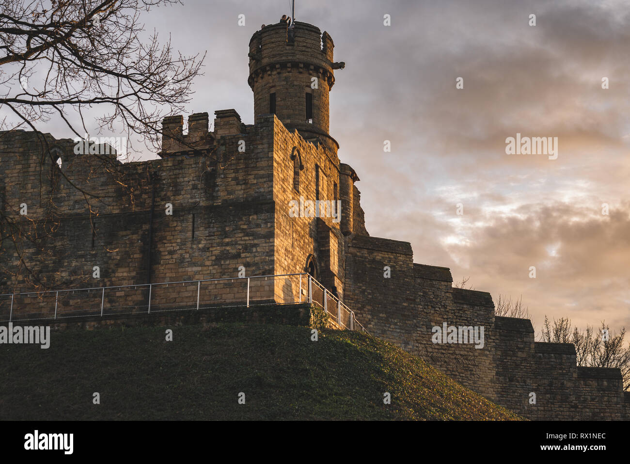 Ein Blick auf einige der Zinnen von Lincoln Castle Stockfoto