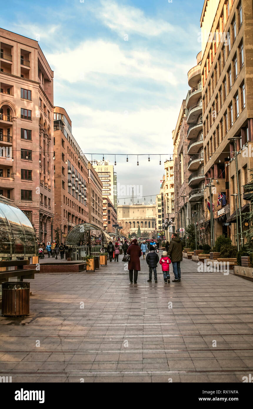 Eriwan, Armenien, Januar 02,2019: Northern Avenue, mit Fliesen für die Fußgänger, die zu der Oper gepflastert, in der Hauptstadt von Armenien Yerev Stockfoto