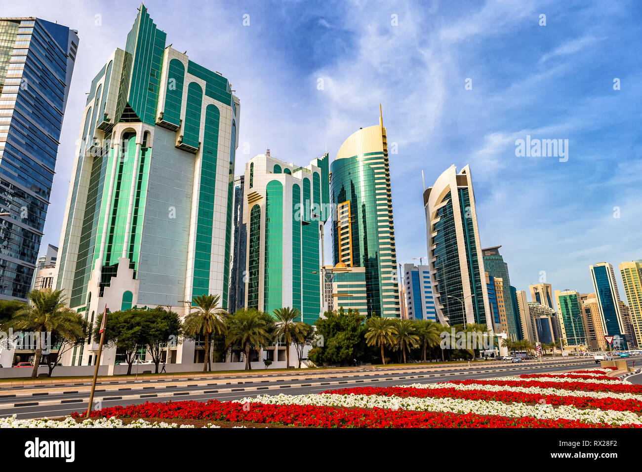 Doha, Katar - 7. Januar 2019: Wolkenkratzer in der Innenstadt von Doha, Katar. Stockfoto