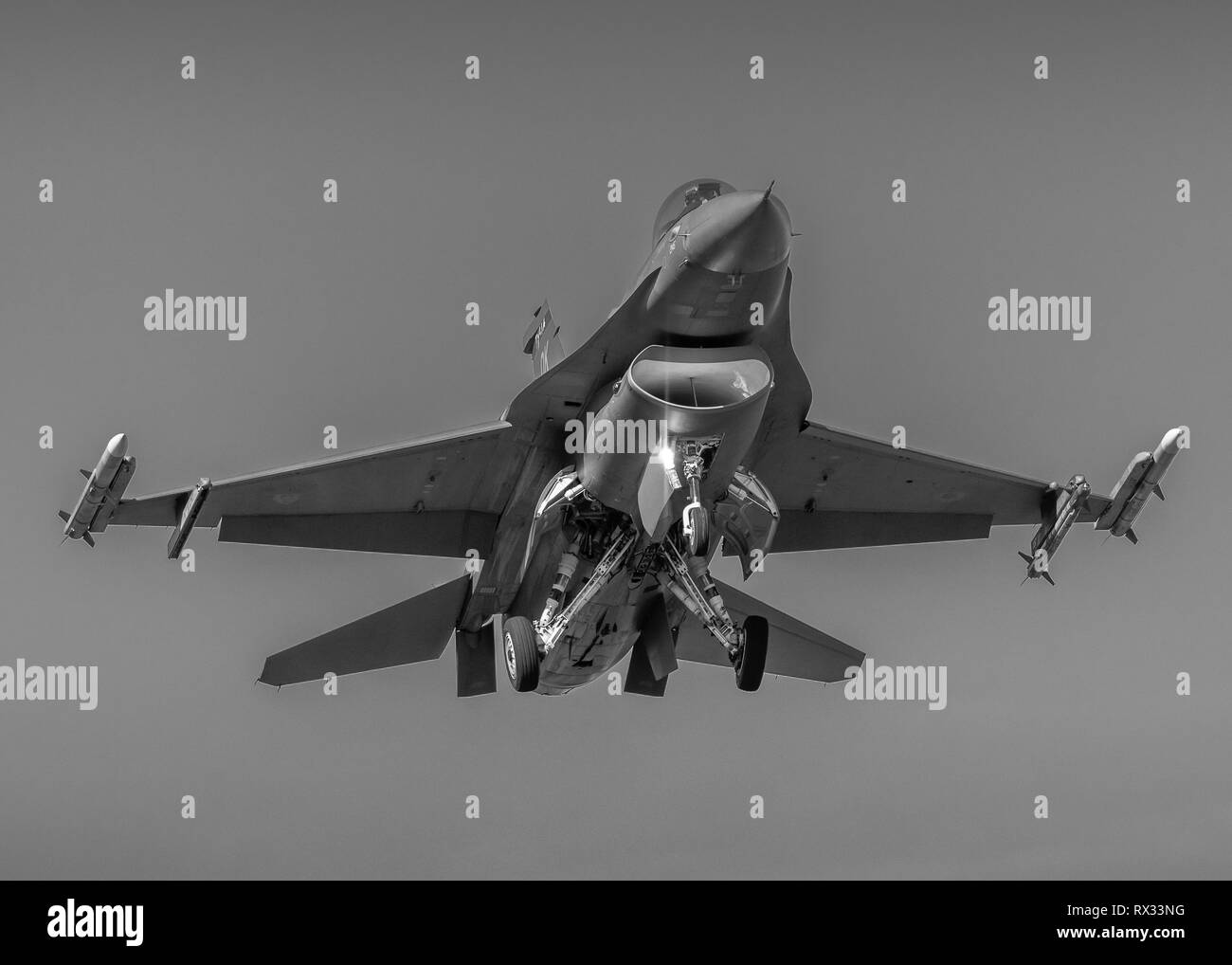 Ein Tulsa Viper auf Annäherung März 6, 2019, in Tulsa Air National Guard Base, Oklahoma. (U.S. Air National Guard Foto von Master Sgt. C.T. Michael) Stockfoto