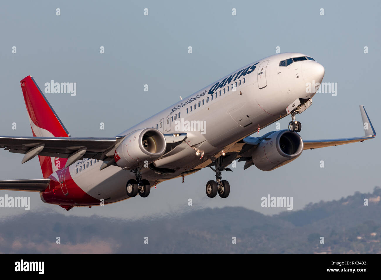 Qantas Boeing 737 VH-VZU vom Flughafen Adelaide. Stockfoto