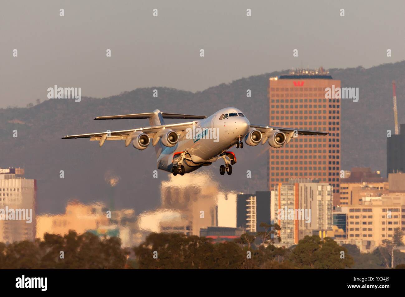 Cobham Aviation British Aerospace Flugzeuge 146-300 VH-NJZ vom Flughafen Adelaide. Stockfoto
