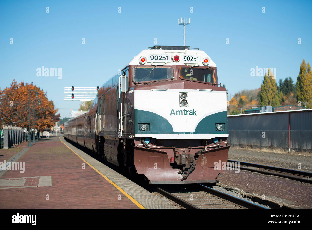 Amtrak Cascades Zug hielt am Bahnhof in Centralia, Washington, USA Stockfoto