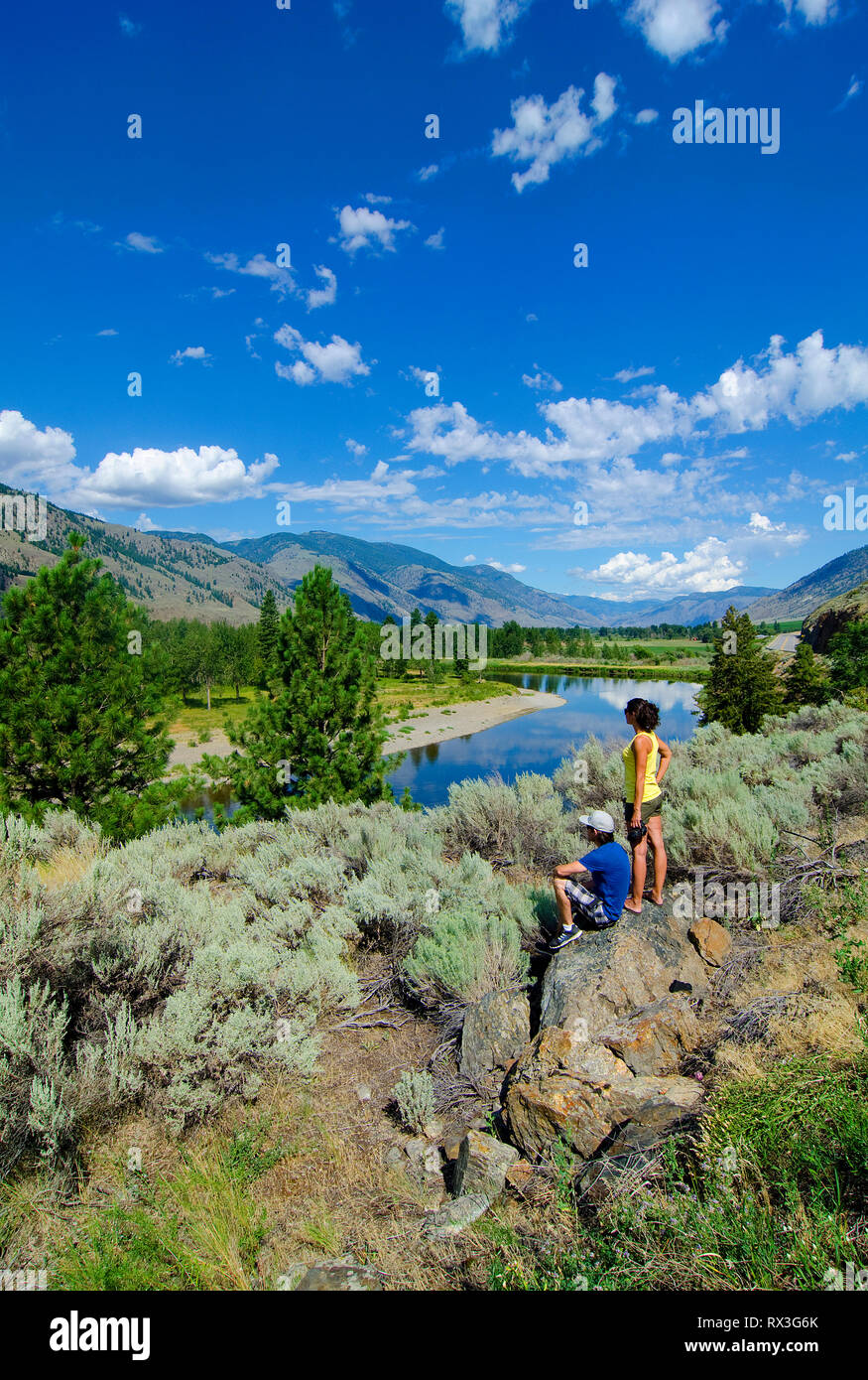 Frau und Mann Fotos entlang der Similkameen River in der Nähe von Cawston, British Columbia, Kanada - MR1 und self portrait Stockfoto