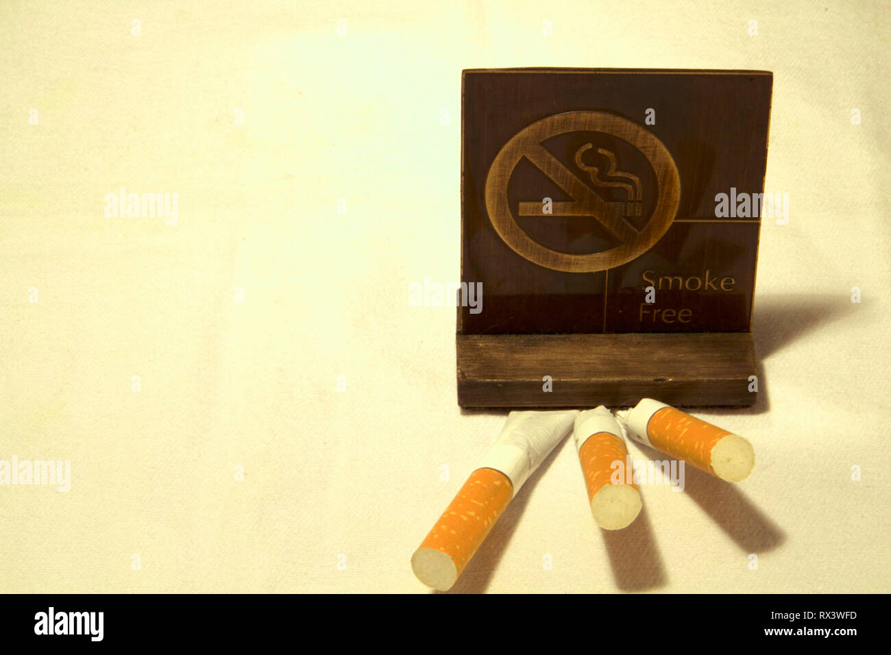 Avoid passive smoking Fotos und Bildmaterial in hoher Auflösung Alamy