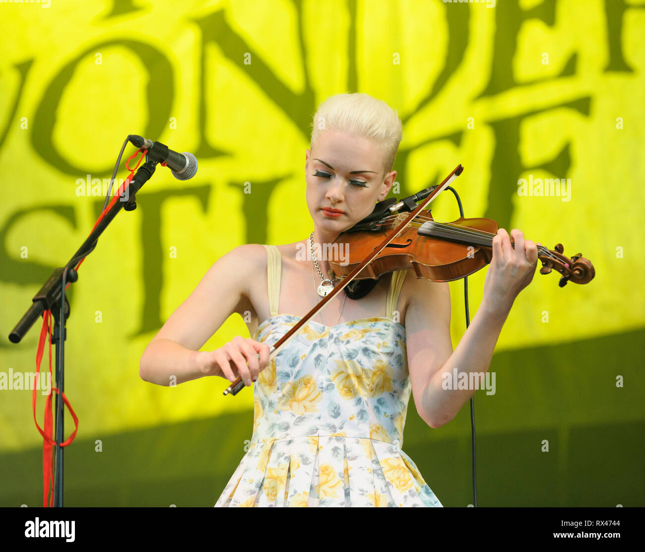 Erica Nockalls der Wunder Material durchführen bei der cropredy Fairport Convention, 8. August 2014 Stockfoto