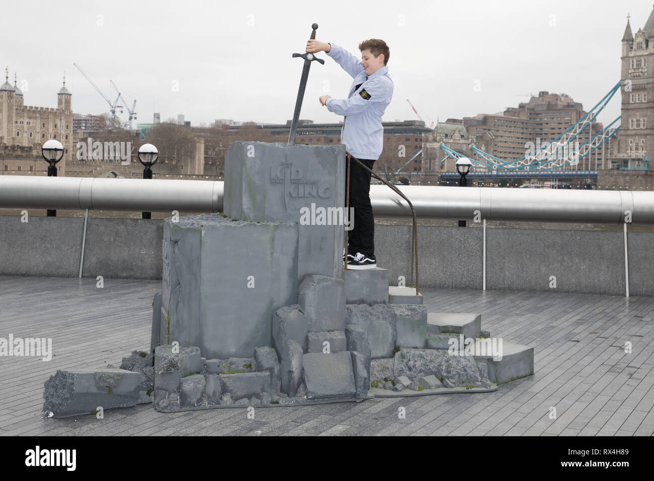 Cast besuchen das Zicklein, das König Fotoshooting mit Würde: Louis Ashbourne Serkis Wo: London, Vereinigtes Königreich, wenn: 05 Feb 2019 Credit: Phil Lewis/WENN.com Stockfoto