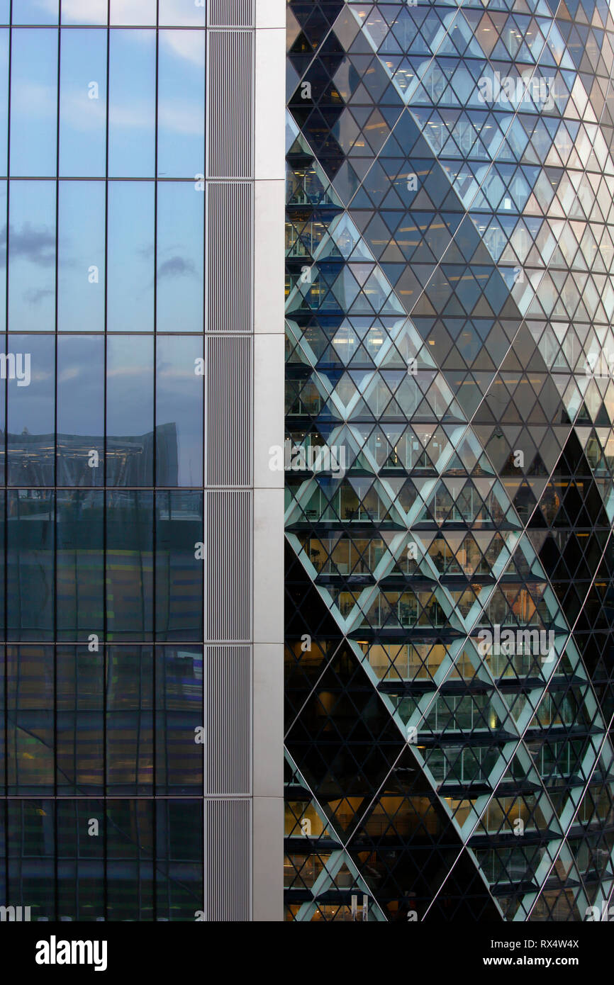 The Gherkin, das Skalpell und Heron Turm von der Dachterrasse bei 120 Fenchurch Street Stockfoto