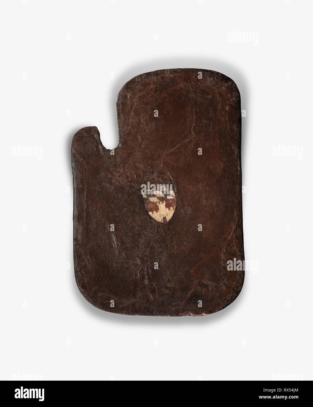 Jousting Schild (Stecktarge) mit dem Wappen der Stadt Deggendorf. Süden Deutsch; Bayern. Datum: 1440-1470. Abmessungen: 77,5 x 53,3 cm (30 1/2 x 21 in.) Wt. 9 lb. 6 oz. Holz, Eisen, Leder, Leinen, gesso, und Farbe. Herkunft: Sachsen. Museum: Das Chicago Art Institute. Stockfoto