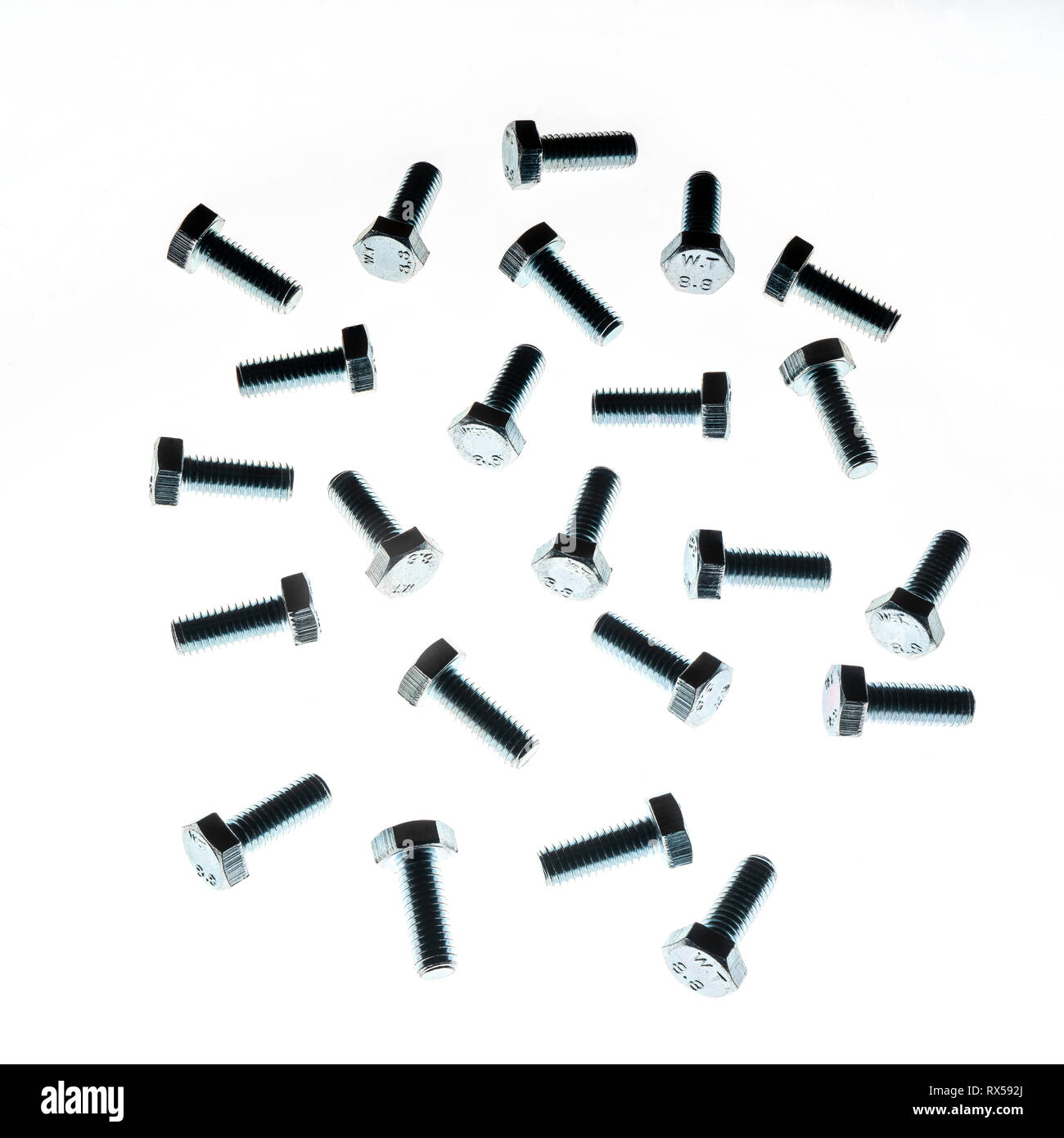 Einige Schrauben auf weißem Hintergrund Stockfoto