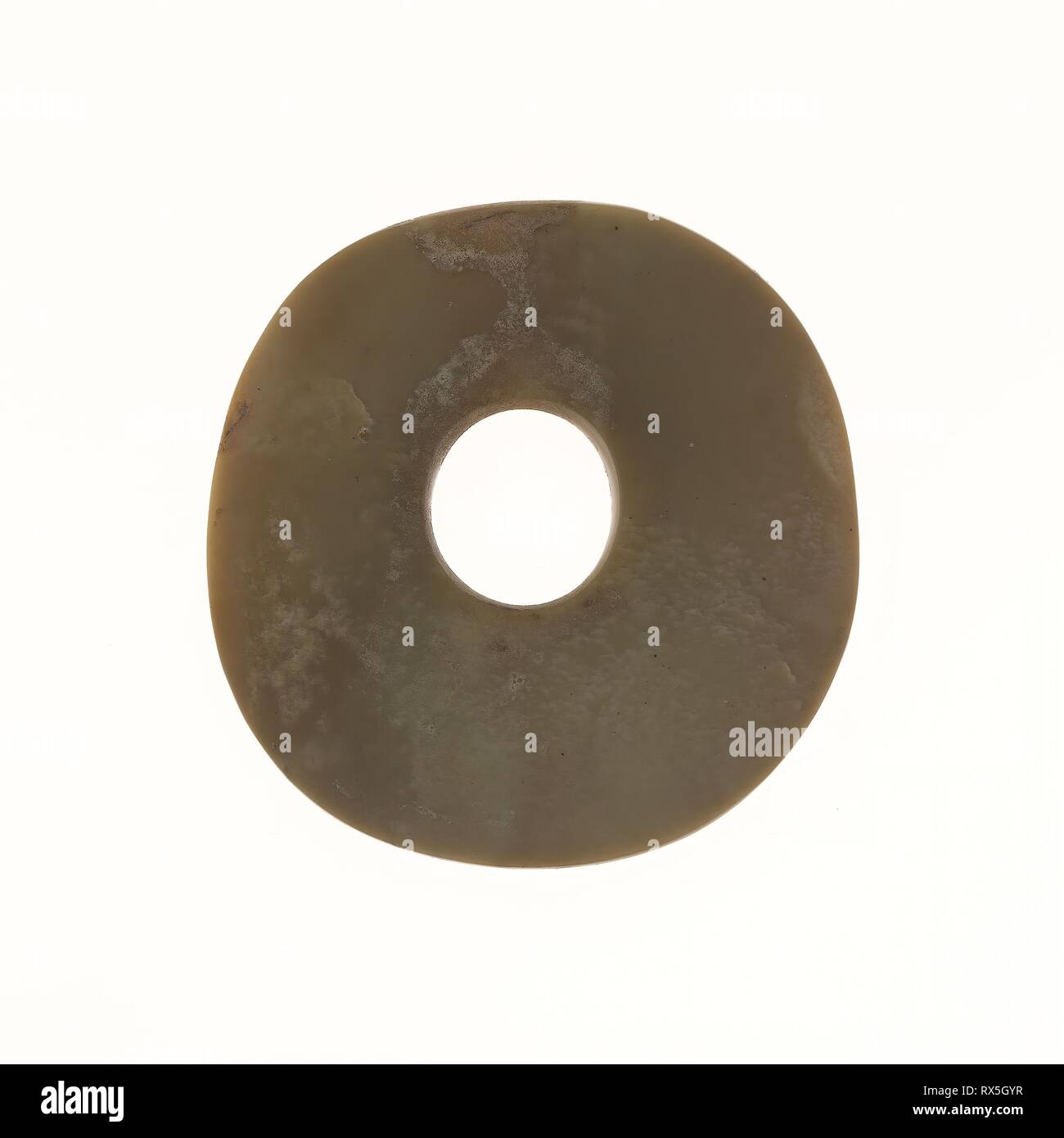 Disc (Bi). China. Datum: 4000 v. Chr.-2000 v. Chr.. Abmessungen: Durchm. 2 1/4 in.; W. 1/8 in. Jade. Herkunft: China. Museum: Das Chicago Art Institute. Stockfoto